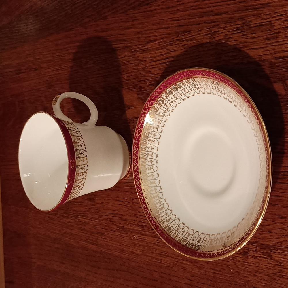 England Royal Grafton Majestic Maroon Flat Teacup and Saucer Bone China (b150)